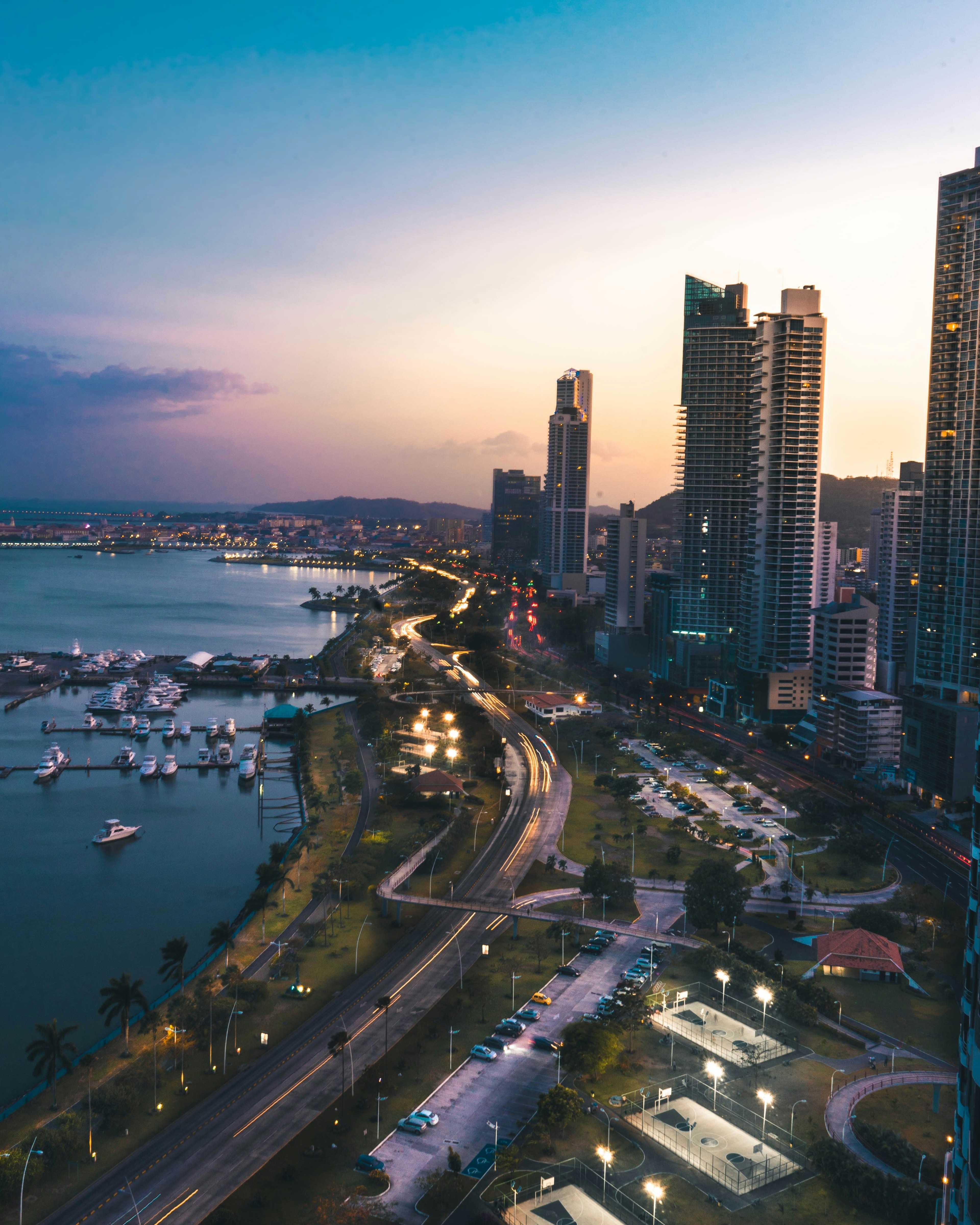 Avenida balboa dusk